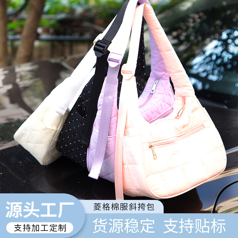 秋冬2025新款单肩包包女云朵褶皱休闲个性大容量棉服包斜挎包通勤