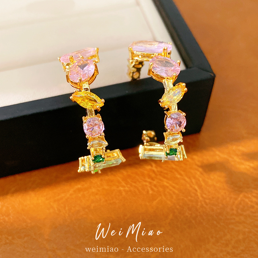 18k oro real galvanizado aguja de plata zircon cuadrado redondo en forma de C pendientes delicados pendientes ligeros de lujo alta sensación auriculares al por mayor