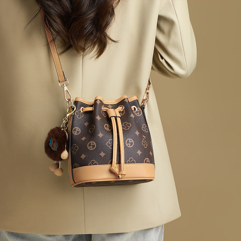 Bucket Bag 2026 New Model Women's Bag Versatile Summer Shoulder Bag Bucket Bag High-End Large Capacity Crossbody Bag