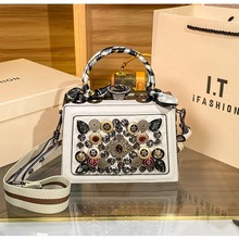 ���Ӱ�Ů2025�¿��ع�������С����������μ�б��С���A�Ӱ�