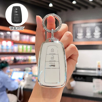 Landa Hanlan Da Feng, Car key bag - f-type-3-button-silver-edge-white-single-shell-diamond-ring