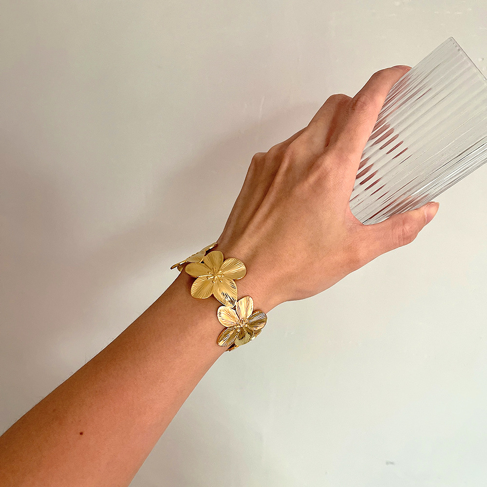 Celebridades de Internet europeas y americanas retro acero inoxidable exagerado industria pesada patrón de martillo apertura de flores pulseras de alta gama joyería de moda