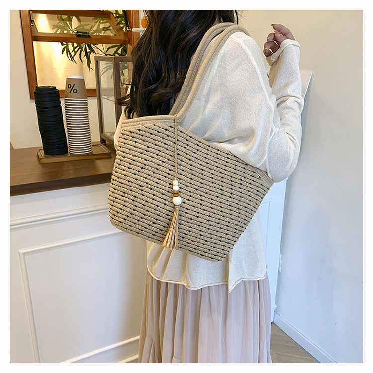 A trendy and stylish underarm bag for summer, a simple single-shoulder bag for women, and a fashionable, casual, and high-quality bag undefined
