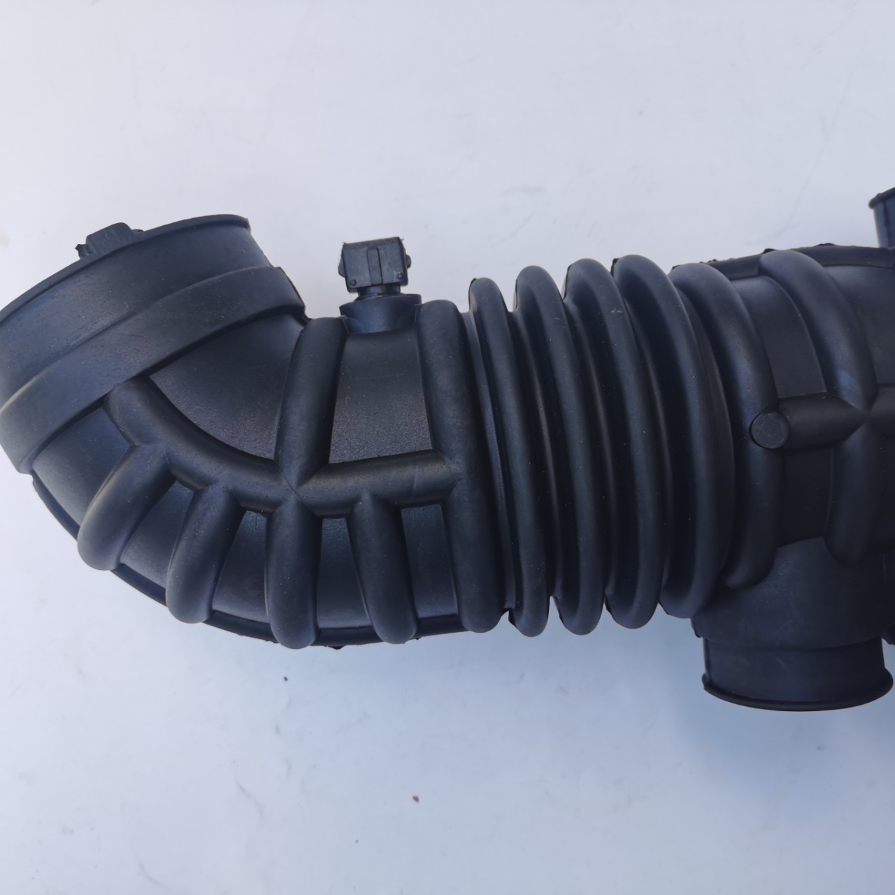 Car engine air intake pipe is suitable for Opel antara Chevrolet 2.4 Kopac 96628910