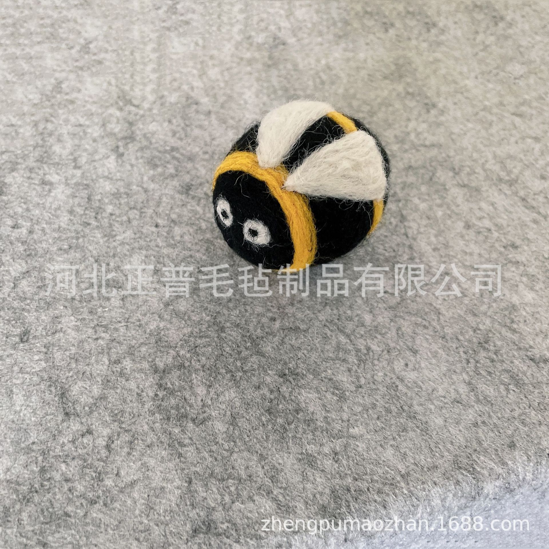 手工diy蜜蜂造型羊毛球  毛毡手工制品 饰品装饰毛毡球
