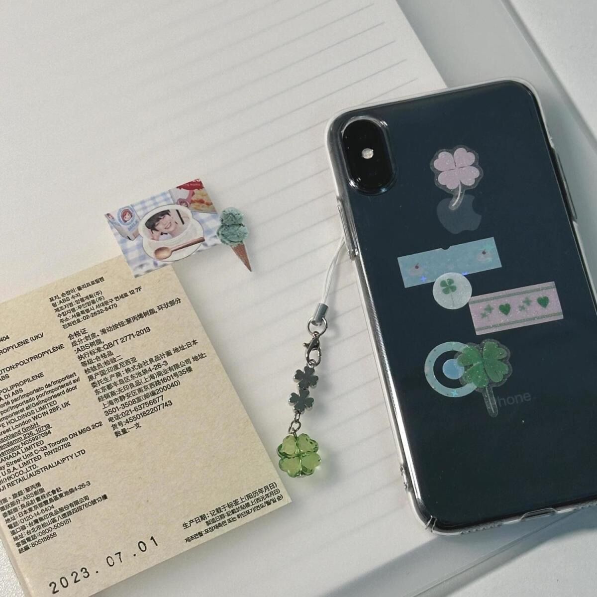 [paste four-leaf clover] hand-made beaded homemade girl heart simple ins mobile phone chain cute goo Ben goo card.