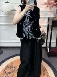 女式马甲;女式衬衫;连衣裙