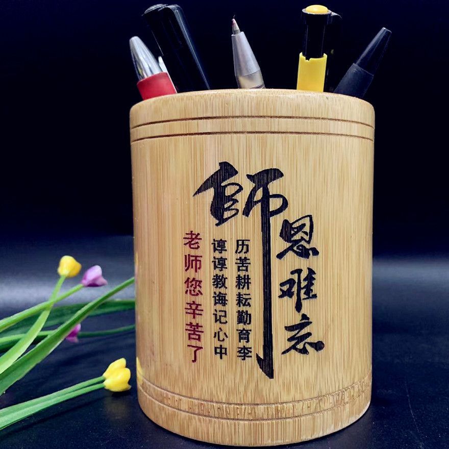 노란색 02 색칠 교사는 열심히 일했습니다