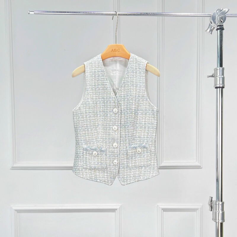 Warren Hailong | V003 Fashionable Chanel-Style Single-Breasted Waist-Cinching Tweed V-Neck Vest for Women. Warren Hailong | V003 Fashionable Chanel-Style Single-Breasted Waist-Cinching Tweed V-Neck Vest for Women.