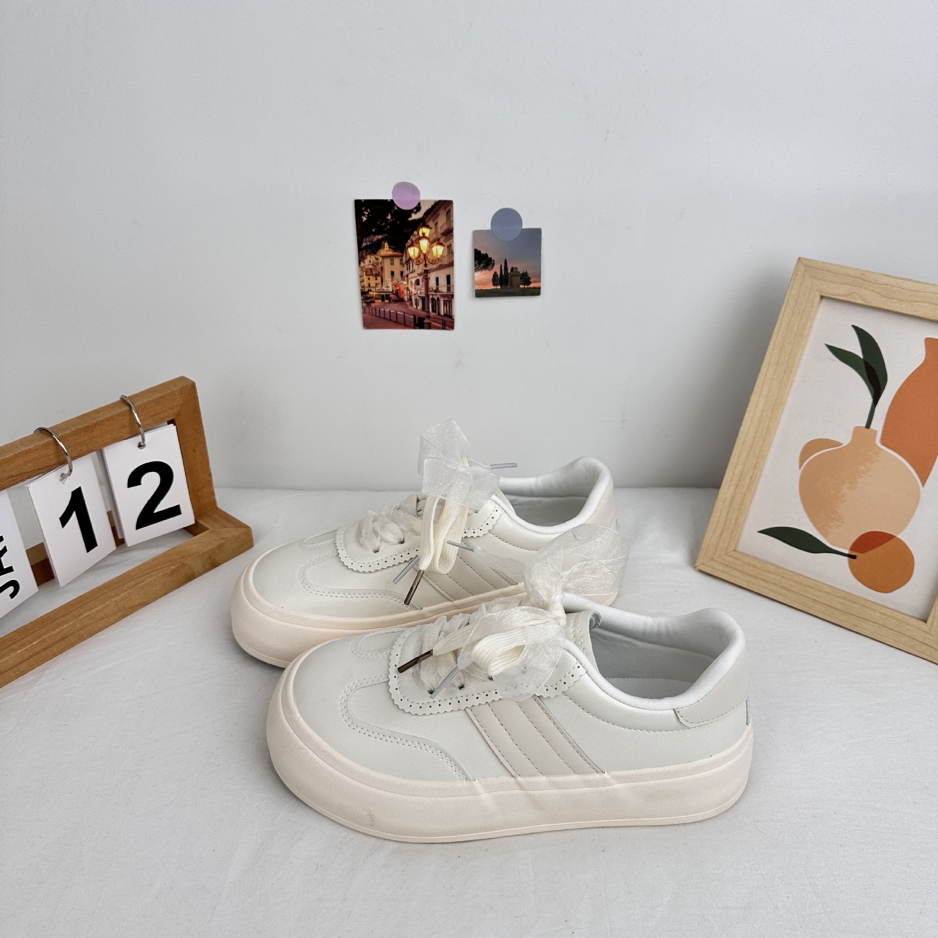 Fumeijia zapatos blancos para mujeres 2025 primavera nuevos zapatos de skate de leche de nicho universal zapatos de mujer de suela gruesa 6611