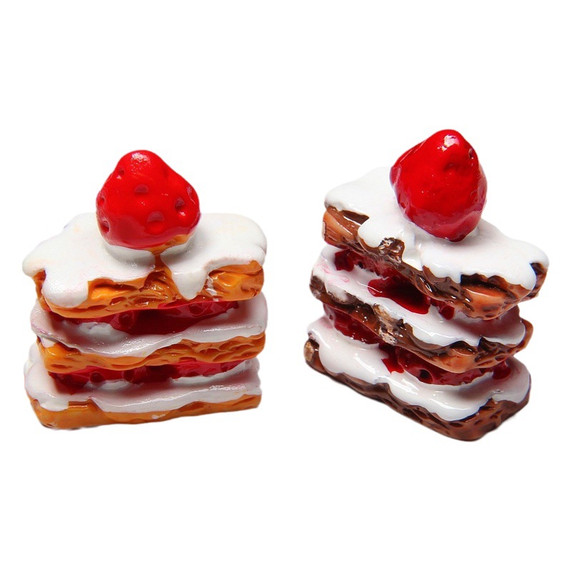 Resina Napoleón Strawberry Cake Food Play Wholesale Dessert House Adornos Food Play Diy Pendientes de gel de crema Accesorios