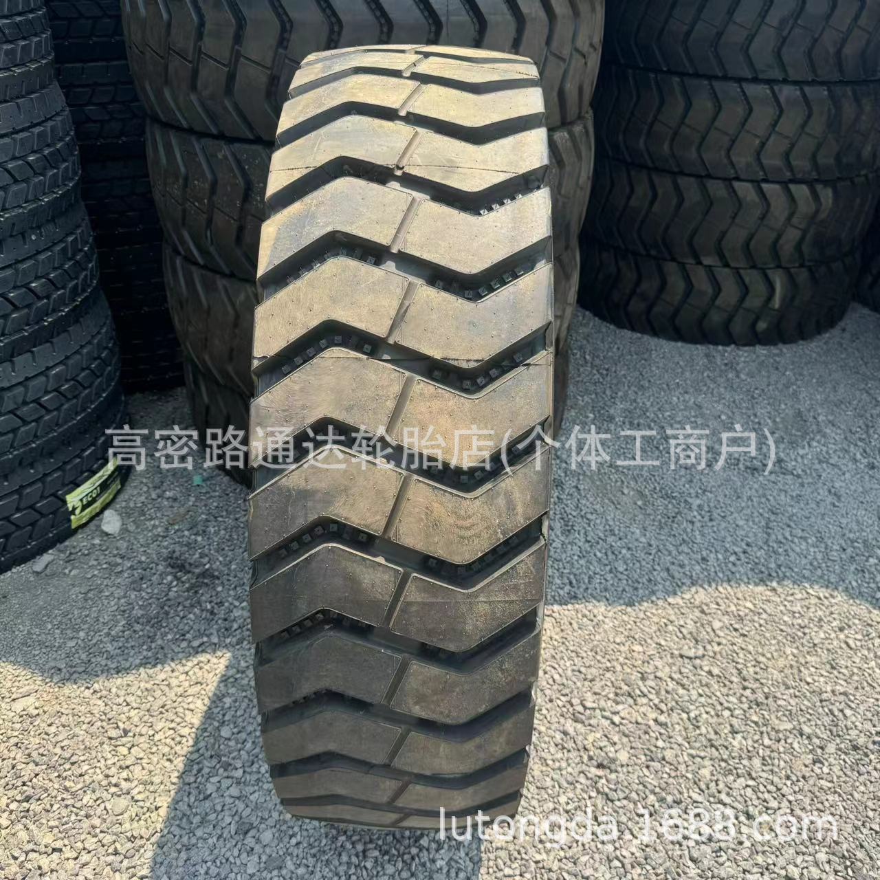 宽体自卸车轮胎14.00R25 1400R25 16.00R25 1600R25港口矿用轮胎