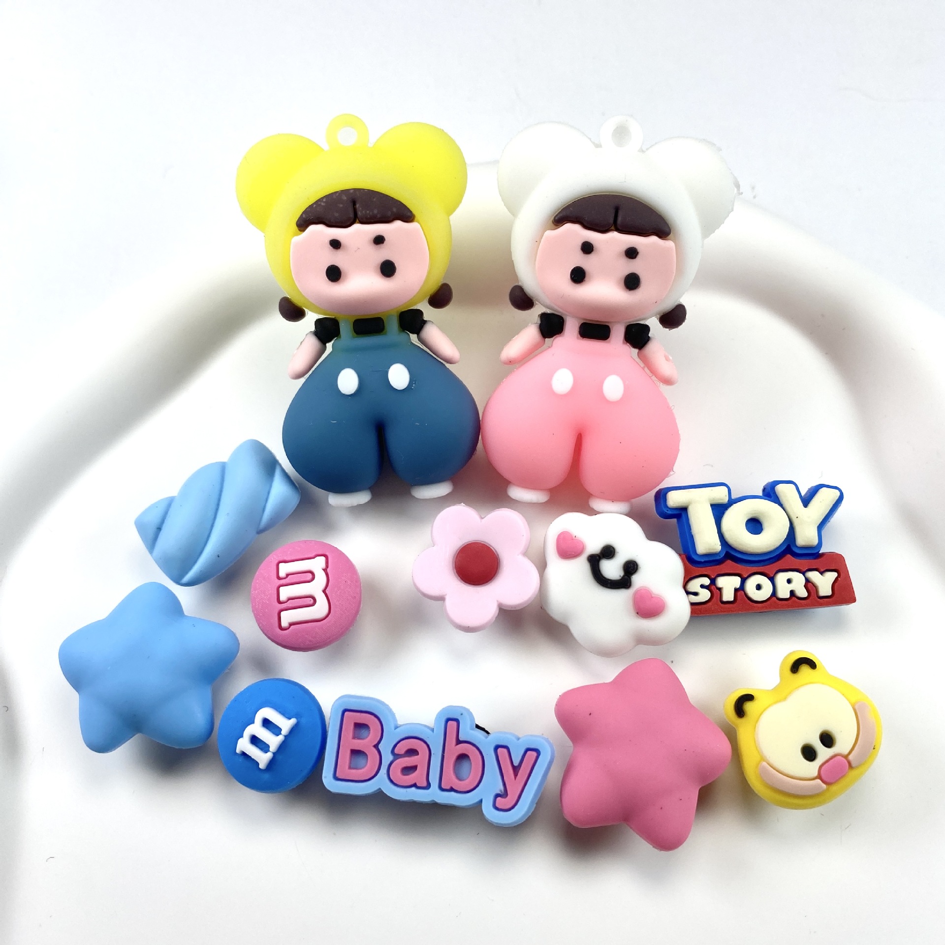 작은 소년과 소녀 - 신발 버클 포함