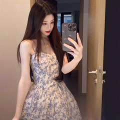 夏日法式碎花无袖吊带连衣裙校园甜美印花气质收腰气质女