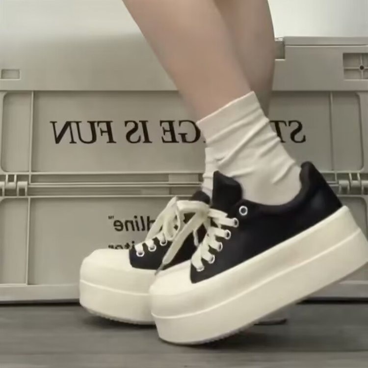 Zapatos de suela gruesa, muffins zapatos blancos para mujeres, 2026 primavera nuevos zapatos casuales de altura, zapatos de skate