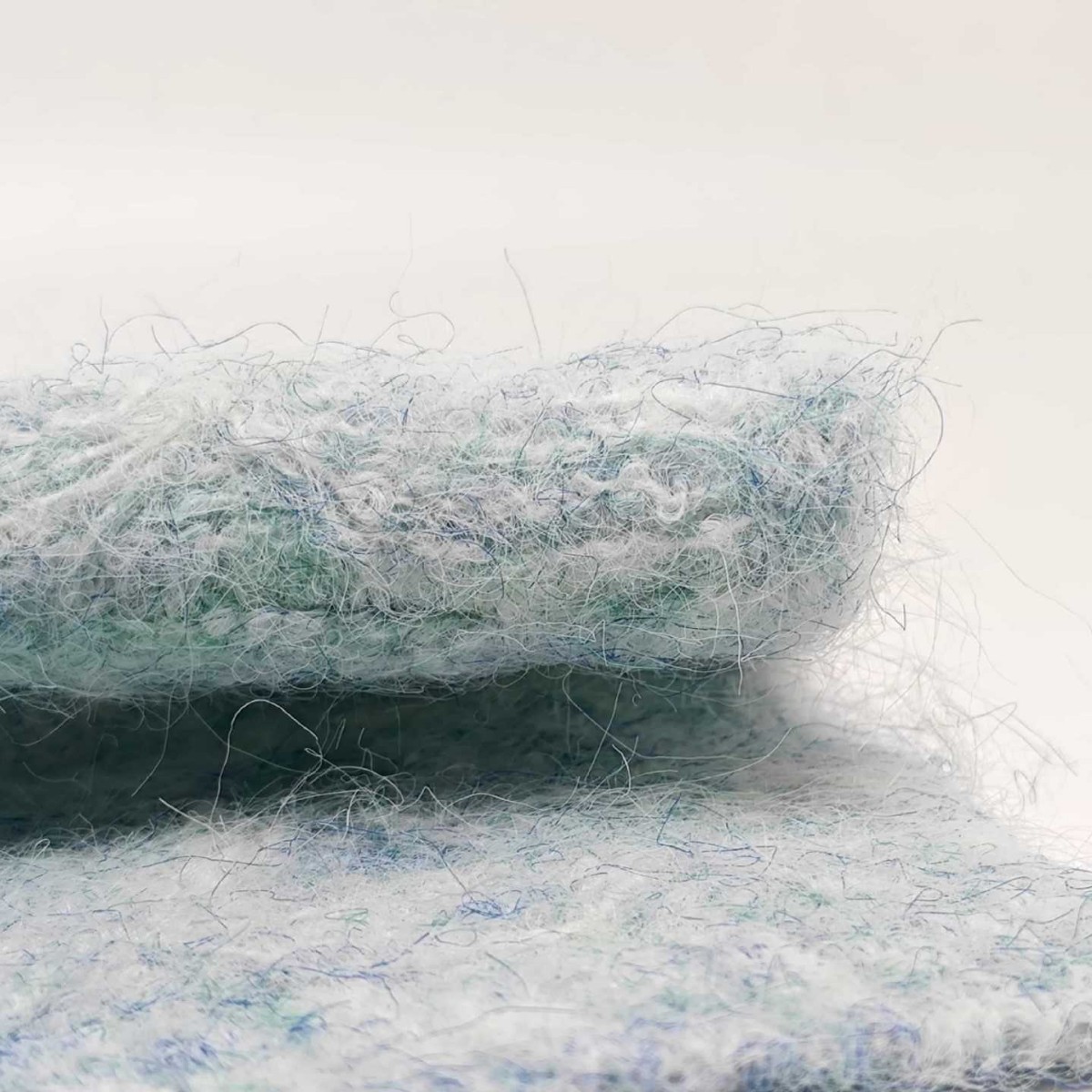 冬日小羊驼花式纱线涤纶针织原料厂家现货直销