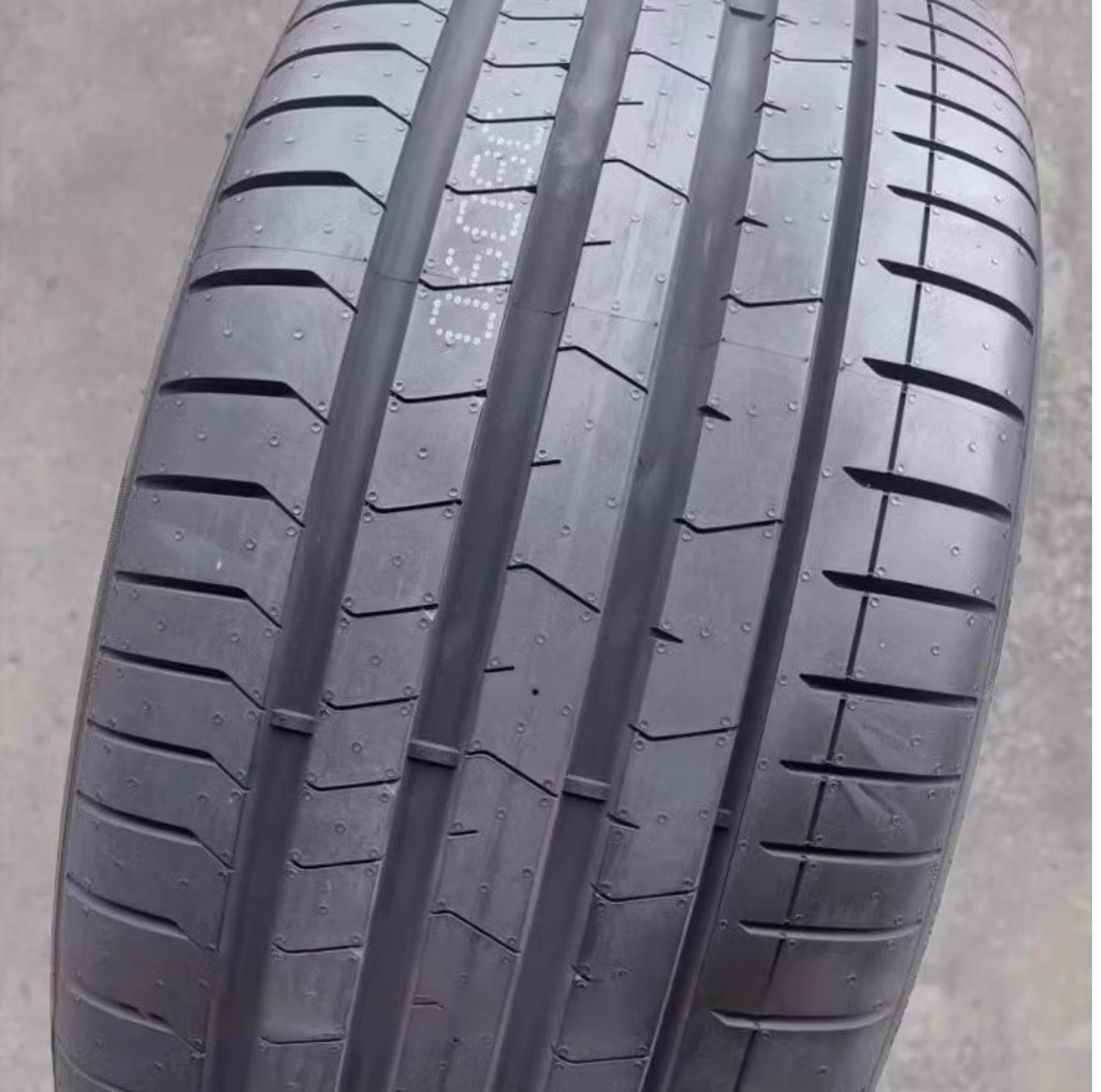 Pirelli Pz4 Explosion-Proof Tire 30/35/40/45R19/20/21/22/225/235/255/275/285