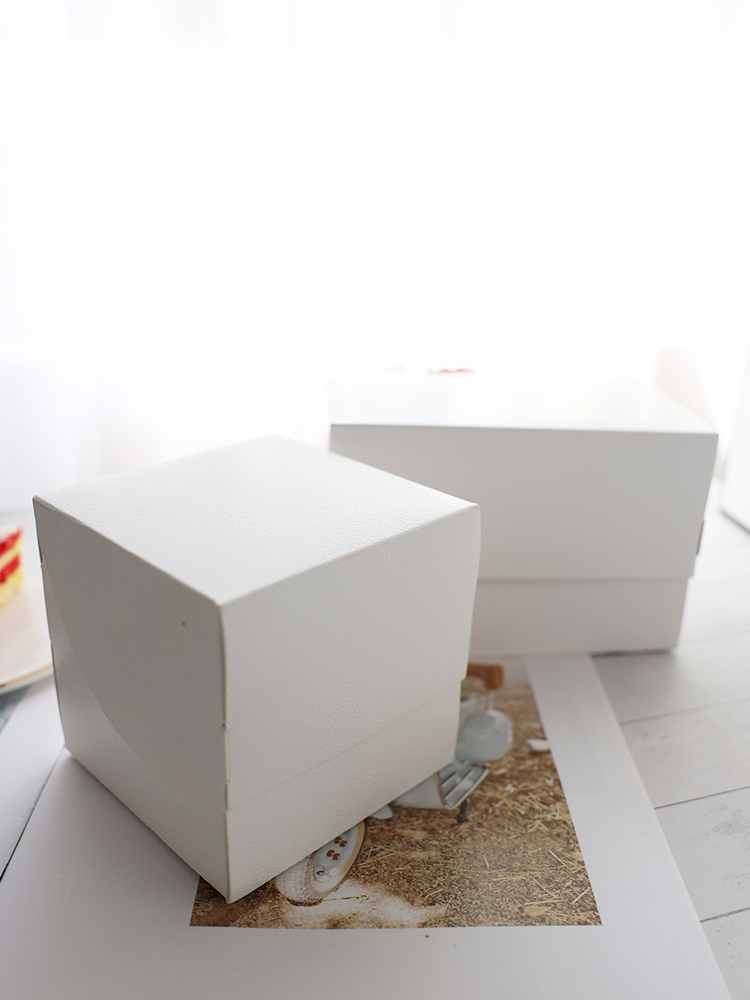 Caja de cartón de embalaje de tarjetas blancas pequeña caja de punto occidental horneado caja de pastel de cumpleaños caja de corte caja de mousse caja de lasana