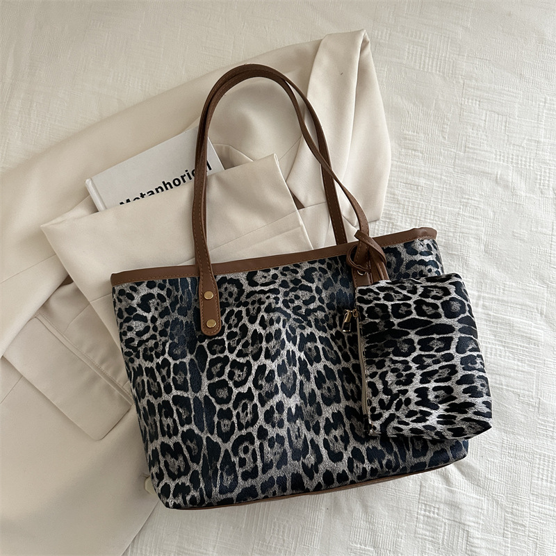 Bolso con estampado de leopardo para mujer de gran capacidad 2024 nuevo otoño e invierno bolso de compras casual de un solo hombro bolso de viaje de trabajo de moda