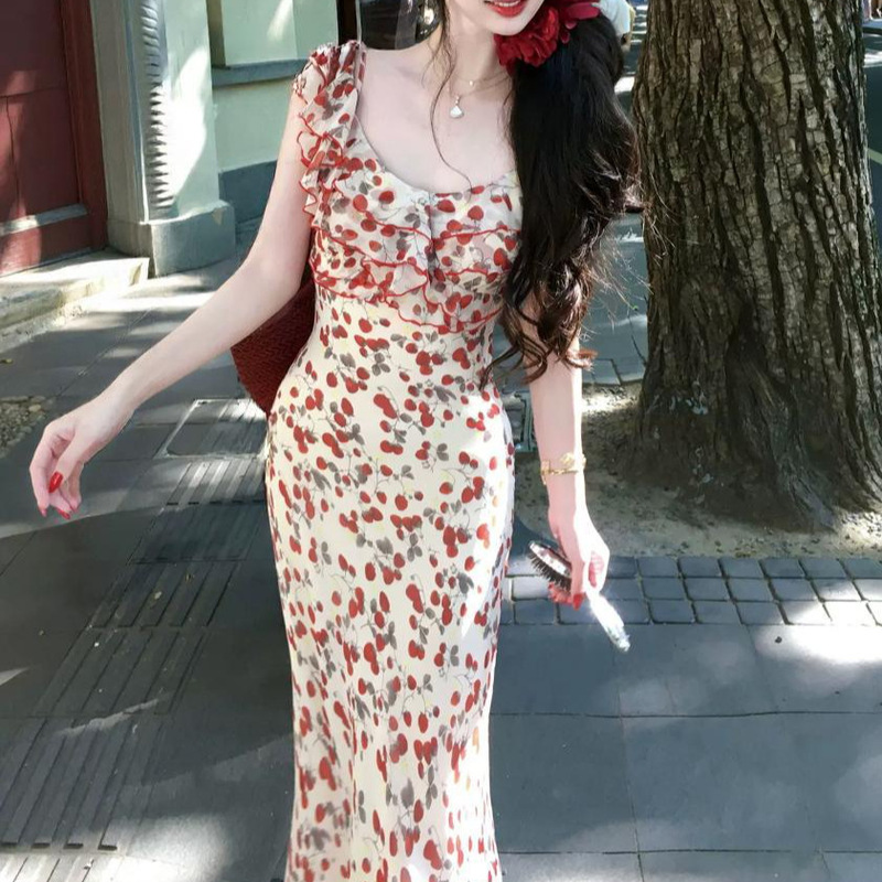 Resort-Style Niche Strawberry Print Ruffled V-Neck Tie-Up Strap Dress Resort-Style Niche Strawberry Print Ruffled V-Neck Tie-Up Strap Dress