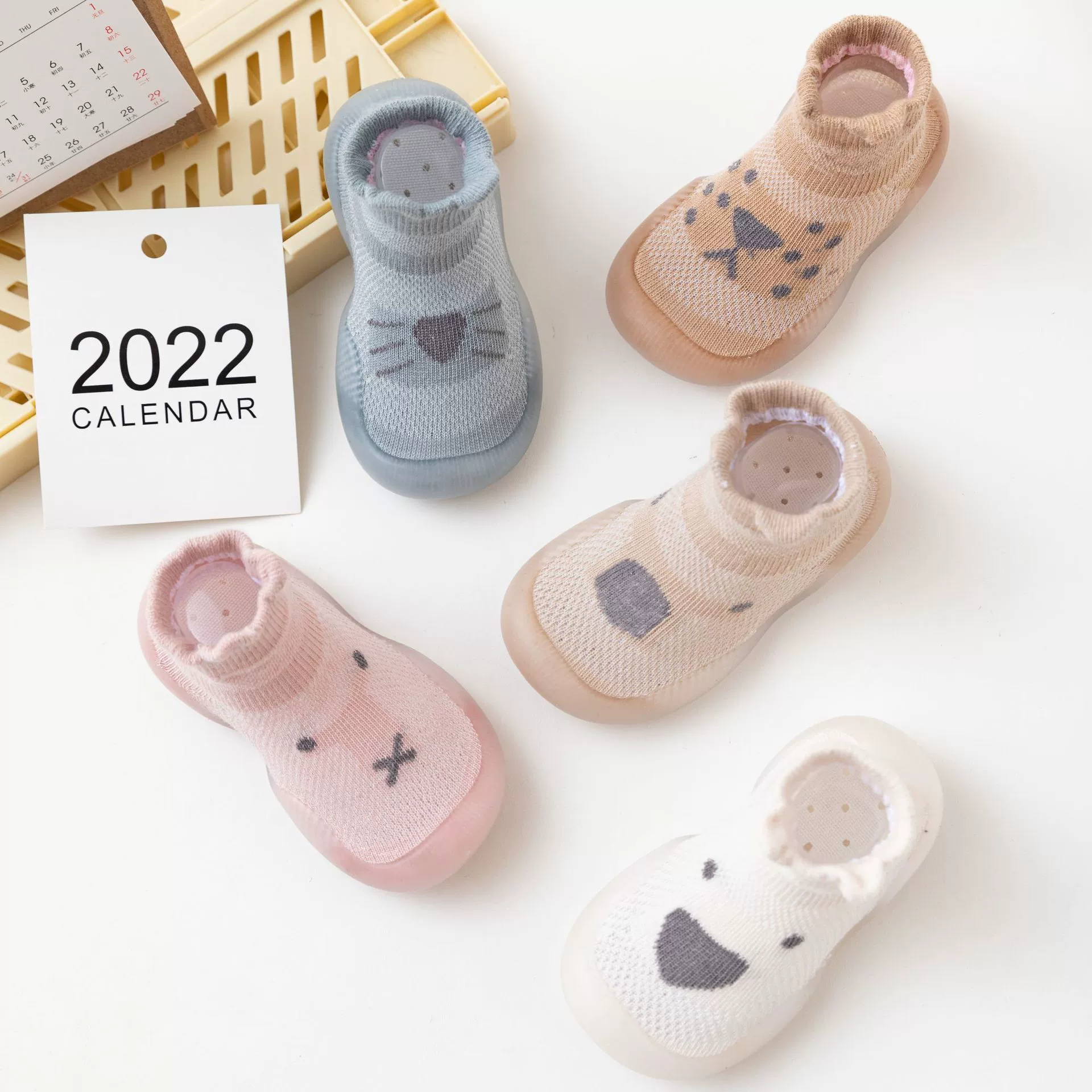 Children's shoes for early age, non-slip sneakers, 2022, soft sole