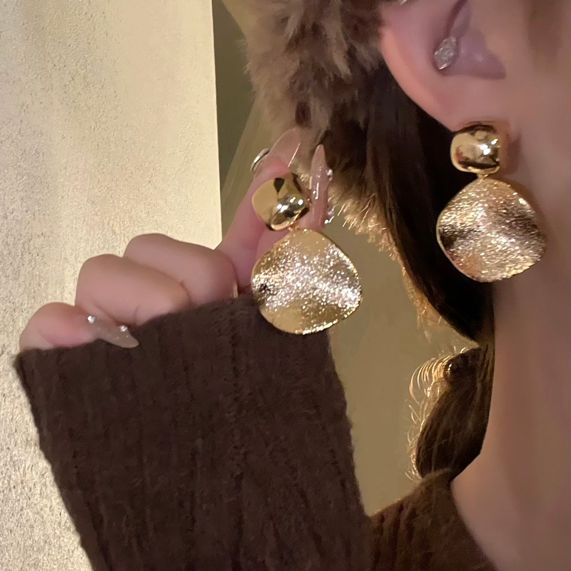 Vintage Round Clip-on Earrings Minimalist Designer Style_voghion.com