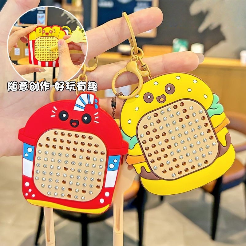 Cartoon hamburguesas de dibujos animados bolas de acero adsorción tablero de dibujo creativo llaveros bolsas escolares de niños y niñas colgantes de cola descomprimidos