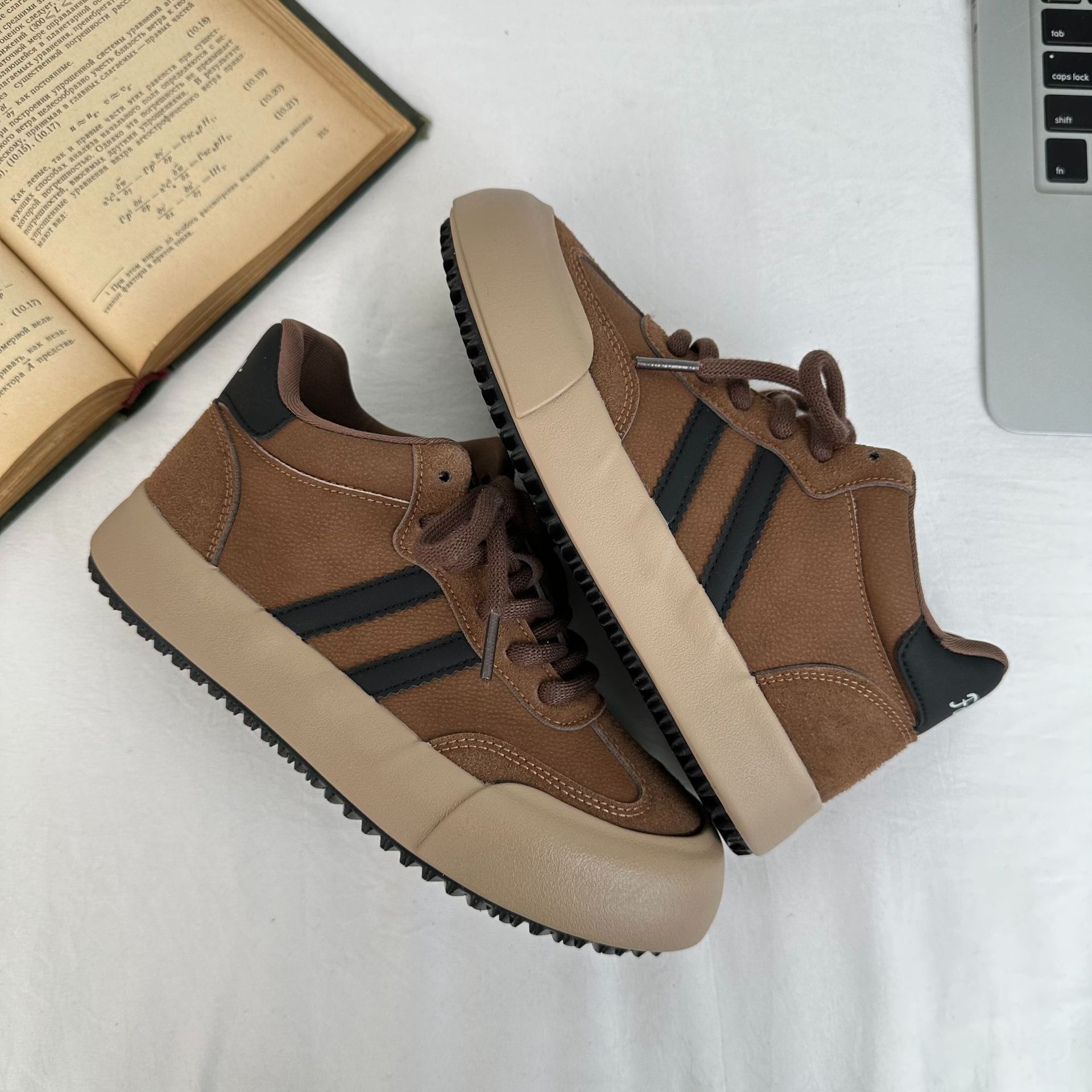 Zapatos Maillard estilo Hong Kong zapatos de entrenamiento alemán 2024 nuevos zapatos casuales de algodón zapatos de estudiante zapatos de invierno 6588 generación