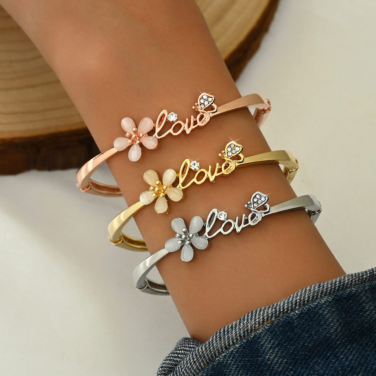 Brazaletes de joyería coreana de moda elegante de aleación de flores hueco brazalete de dama Vera Qixie regalo