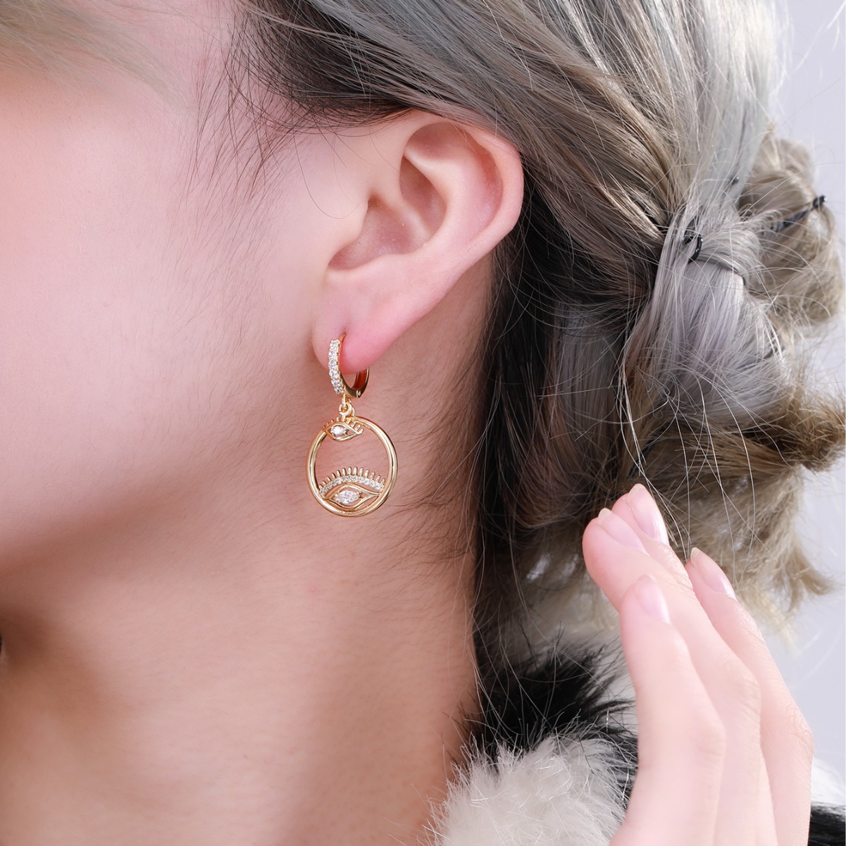 Joyería Xuping 14K color de moda geométrica ojos pendientes personalidad europea y americana alta sensación de estilo INS orejas para mujeres
