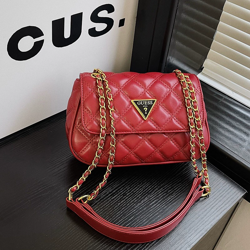 One-shoulder Bag, Quilted Vegan Leather, Chain Strap, City Style (23×7×15 cm)