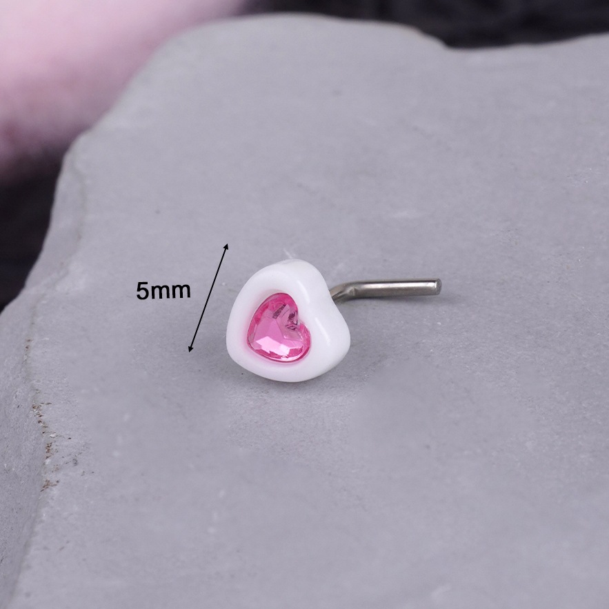 Piercing de nas cu urs și inimă în stil de lux discret_voghion.com