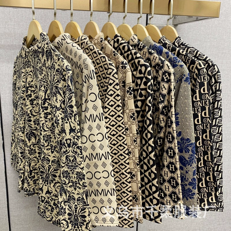 Осенние и зимние новые полувысокие воротнички Delong нижняя рубашка женский эластичный принт с длинными рукавами топ среднего и пожилого женского пола Yiwu производитель