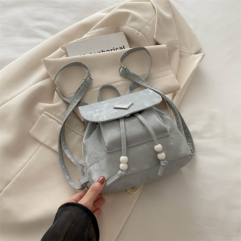 Mochila para niñas 2024 nuevo estilo de diseño de moda nicho mini pequeño blanco ligero lindo mochila de compras