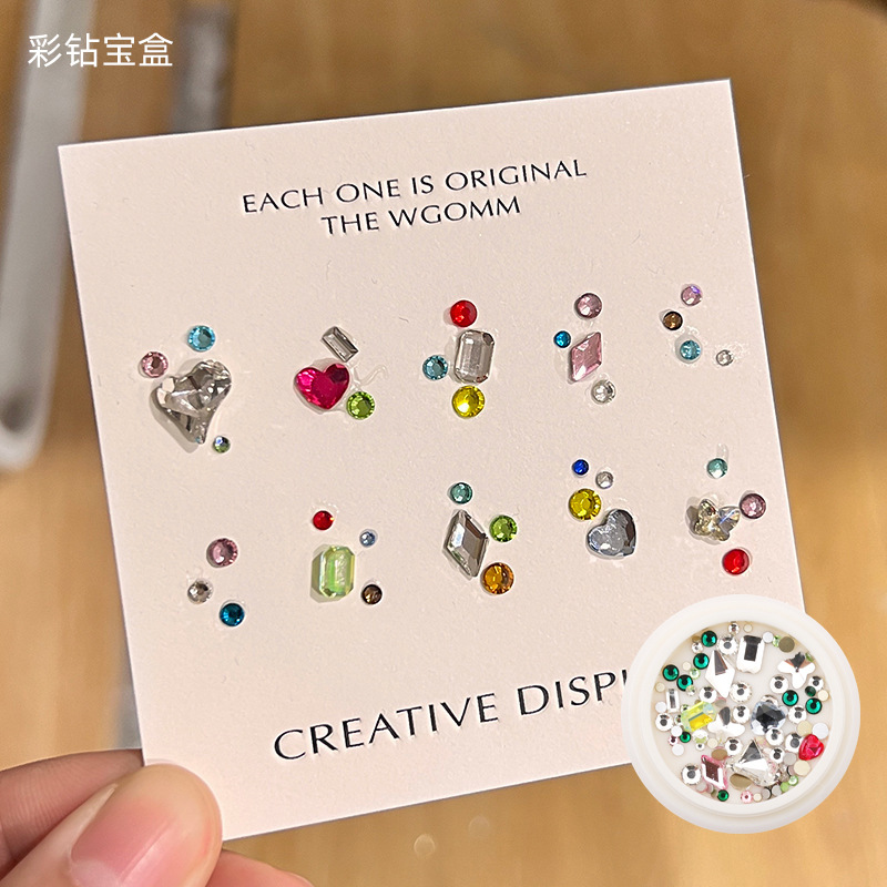 Desgaste de la celebridad en línea paquete de material de uñas caja del Tesoro japonés accesorios de uñas corazón torcido Mariposa Super Flash accesorios de uñas de diamante en forma especial