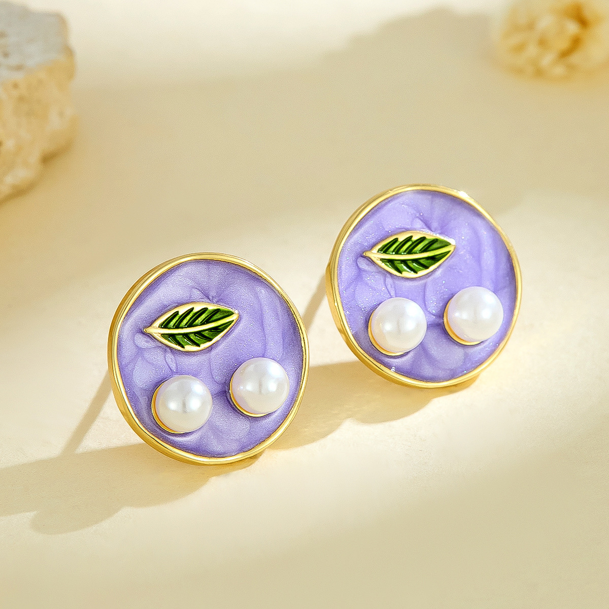 Pendientes de diseño de hojas de aceite de goteo redondo de estilo de pintura al óleo retro de alta gama Pendientes de perlas de temperamento de nicho francés