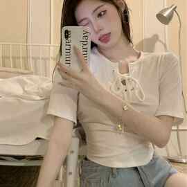 别致甜辣上衣夏季设计感小众系带短款修身百搭时尚短袖T恤女