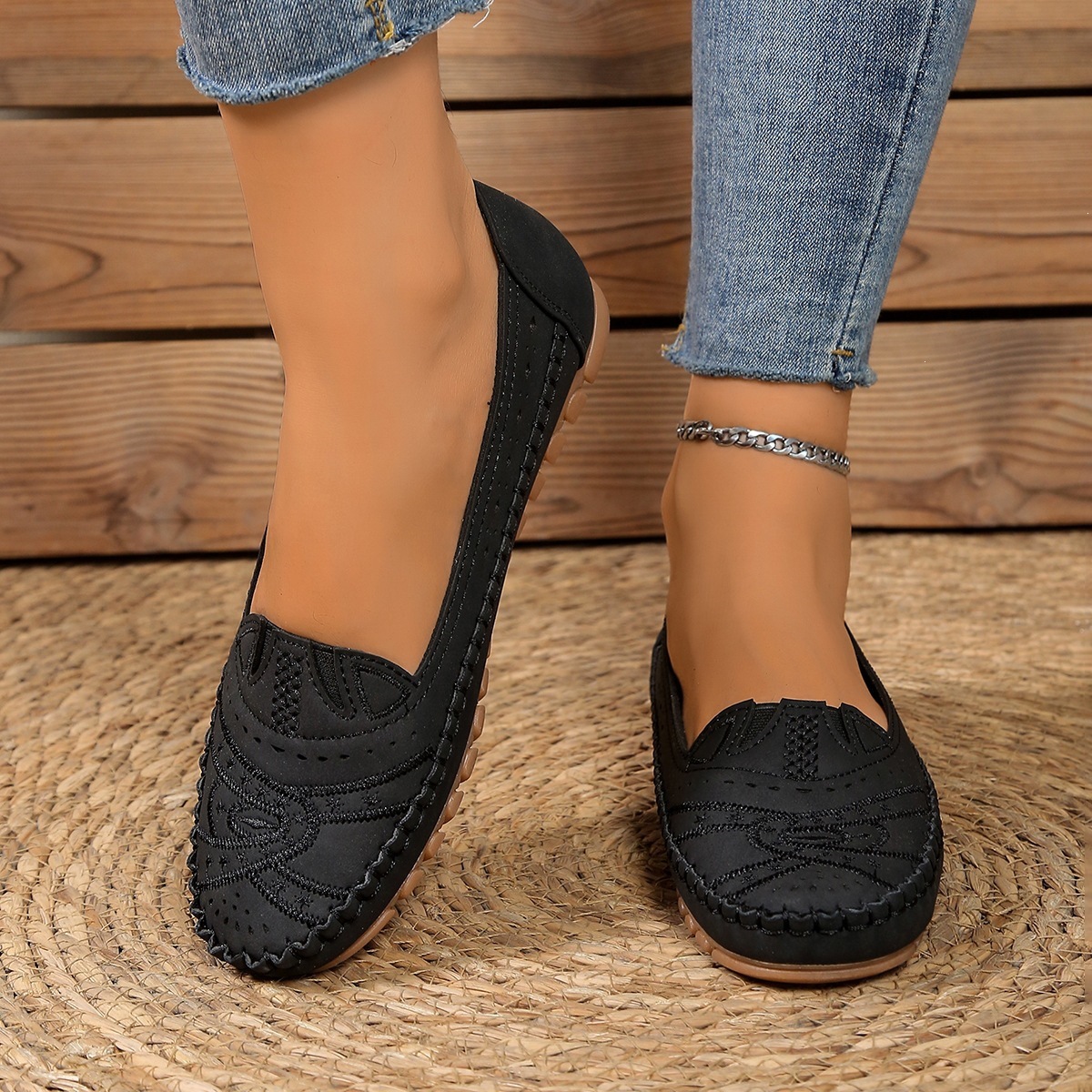 Retro-Style Soft-Soled Flat Shoes for Women, Slip-On, Large Size, Hollow-Carved, Everyday Export Loafers, Versatile