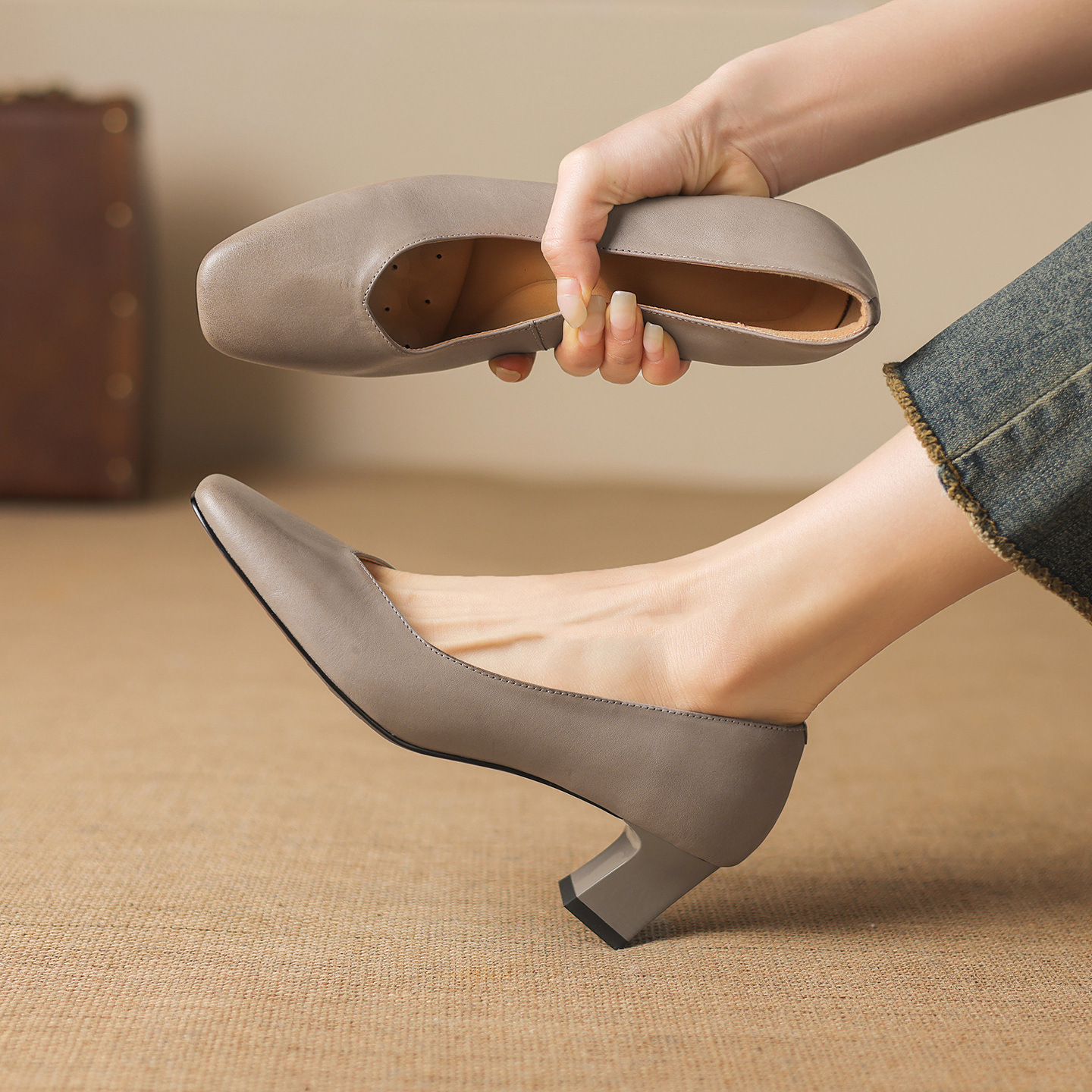 Giày da bò nữ mũi tròn bít gót thô 5 cm phong cách công sở — đen