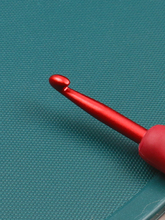 W6OI红色钩针工具全套装手工编织玩偶包包花束毛线毛衣软柄勾针材