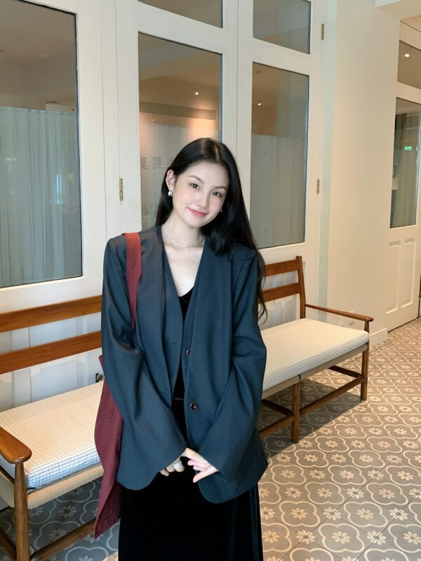 DIGM | 2025秋季高智感极简风V领假两件中长款西装外套女A09217|undefined