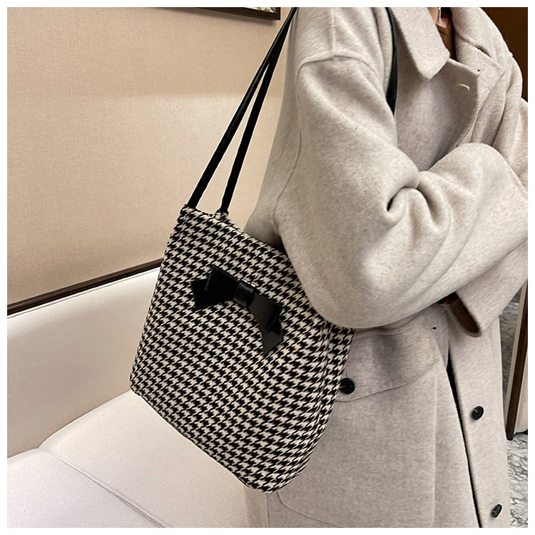 Weaving Check Pattern Big Bag Autumn And Winter Bow Commuter Tote Bag display picture 3