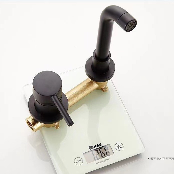 Todo cobre oculto montado en la pared grifo de la cuenca fría y caliente Pared de drenaje de agua negro Cuenca del grifo giratorio grifo de salida