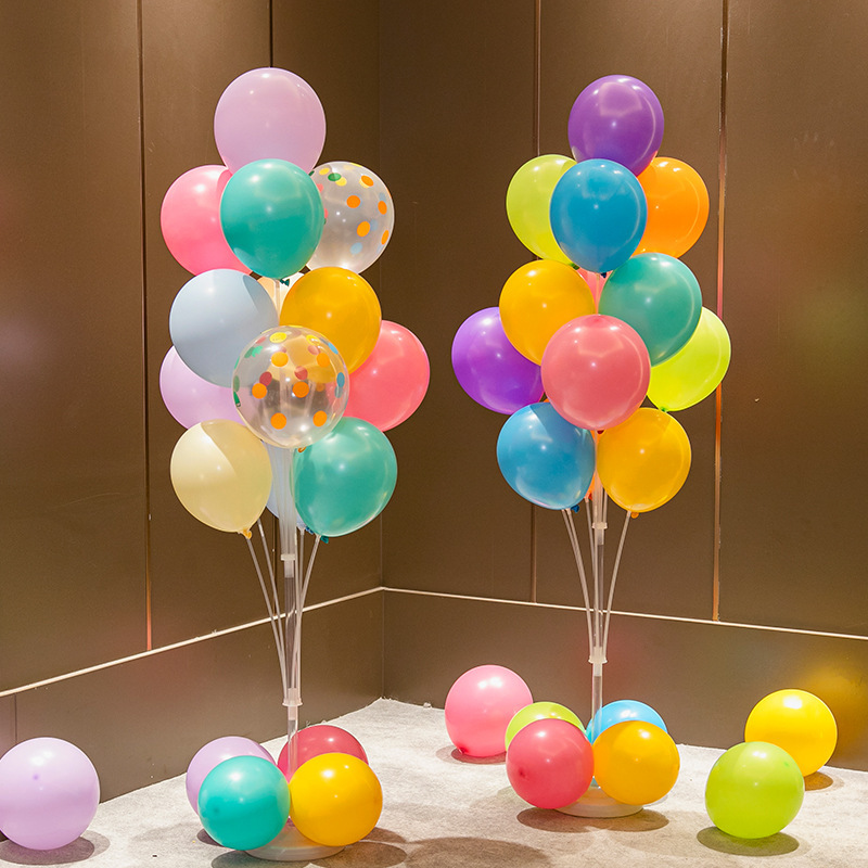 子供の誕生日バルーンテーブル、カラフルな柱の装飾、シーンのレイアウト、学校のクラス活動場所のバルーン装飾|undefined