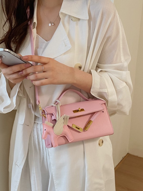 La sensación de alta calidad de la bolsa portátil Kelly 2026 nuevo estilo de lichi estampado moda ligero lujoso ocio mochila de hombro