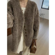 韩版全羊毛真毛皮草外套女中长款V领廓形羊剪绒皮毛一体大衣2025