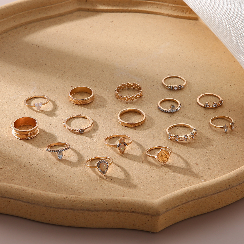 Grenz Überschreiten Des Neues Ringset Europäische Und Amerikanische Mode Opal Jesus Relief Ring Diamant 15-teiliges Set Ring Girl display picture 7