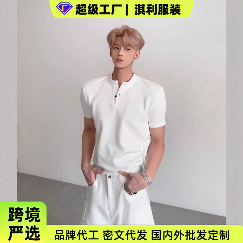 White Henry Collar T-Shirt for Men, Summer Niche Style, Cool and Stylish with a High-End Feel, V-Neck Short-Sleeve Polo Shirt with a Cool Design