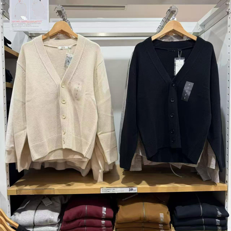 Soft merino wool V-neck knitted cardigan, long sleeves, 26 autumn/winter collection, unisex sweater coat, 488760 Soft merino wool V-neck knitted cardigan, long sleeves, 26 autumn/winter collection, unisex sweater coat, 488760