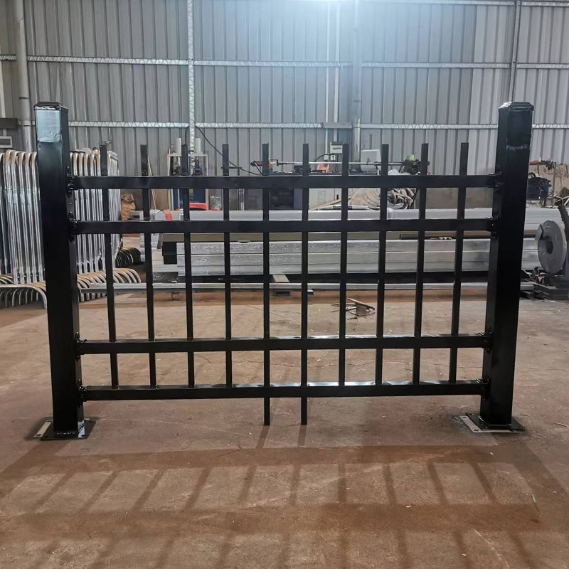 现货供应学校小区防爬锌钢护栏网 工地建筑隔离铁艺围栏户外围墙